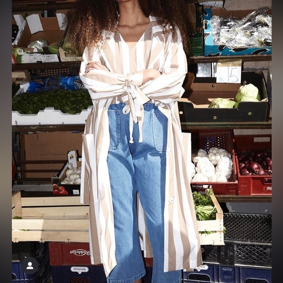 Mr Larkin Ahinaa Striped Tan and White light weight long coat. Size Medium - Picture 3 of 9